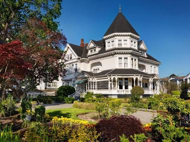 Pendray Inn and Tea House | Wedding Venues in Victoria, Canada