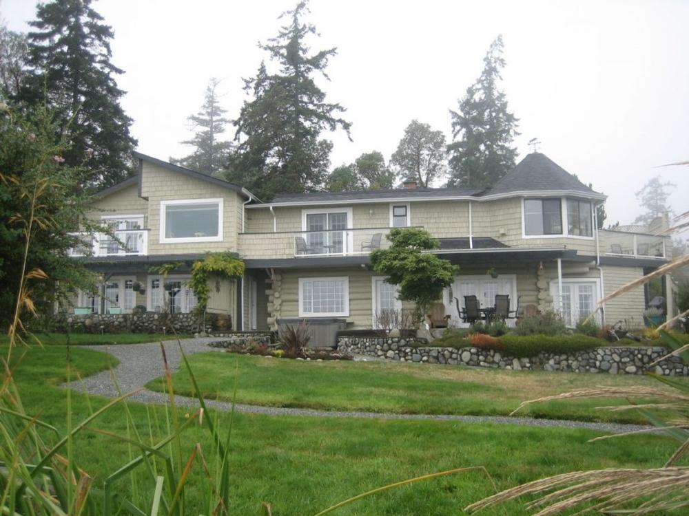 The Lodge at Weir's Beach