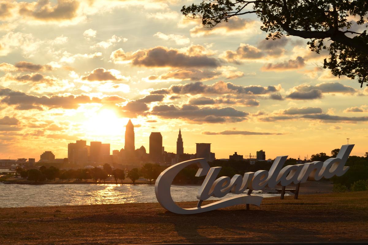 Cleveland sign and skyline at Lake Erie Edgewater park