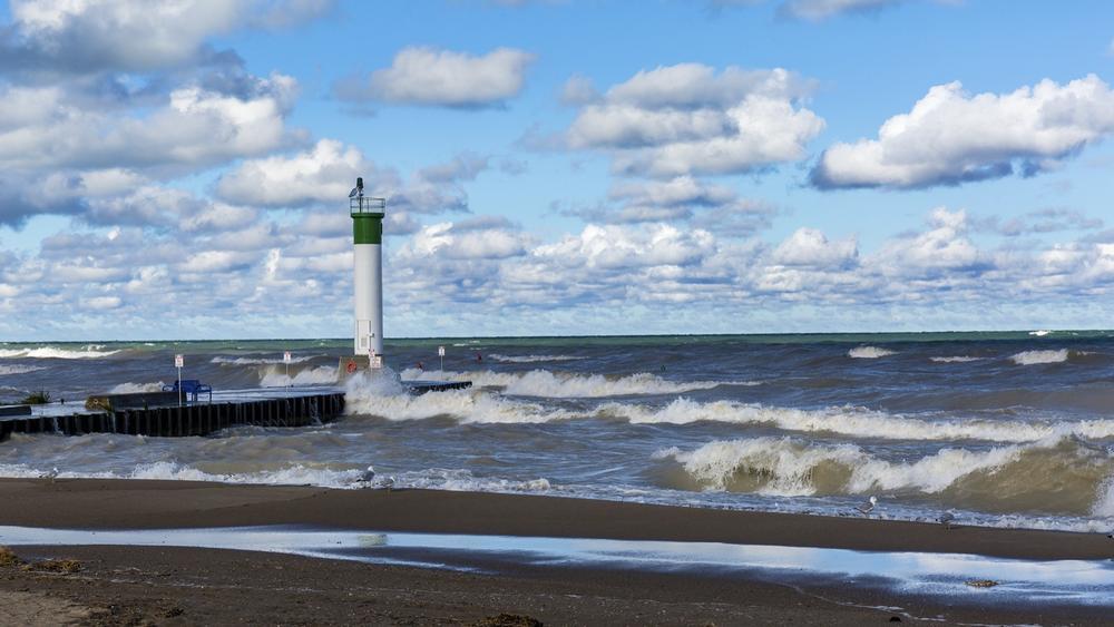 Explore family-friendly shores and savor summer fun with shops and live entertainment.