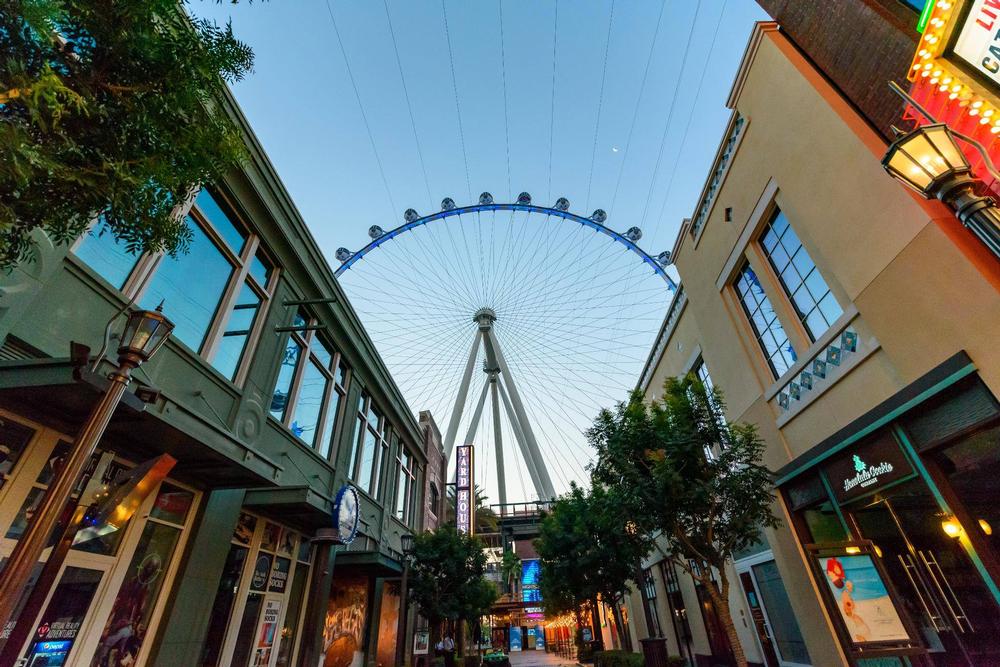 The LINQ Promenade