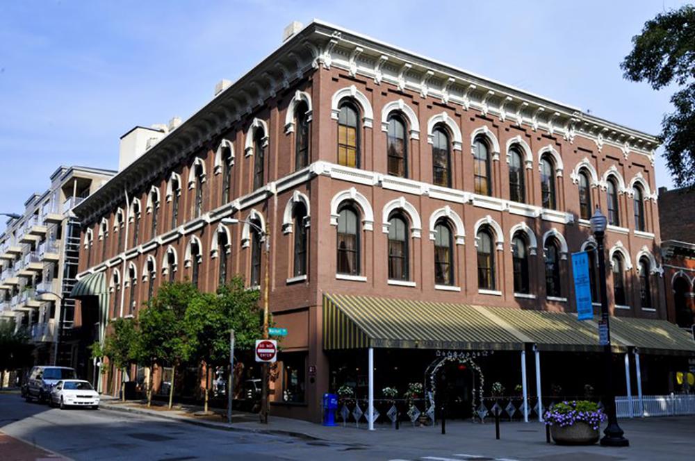Sleep in Style at The Oliver Hotel