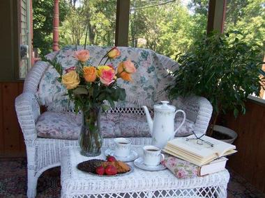 Dining & Amenities