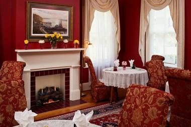 Restaurants / Room Service