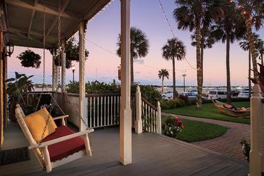 Dining & Amenities