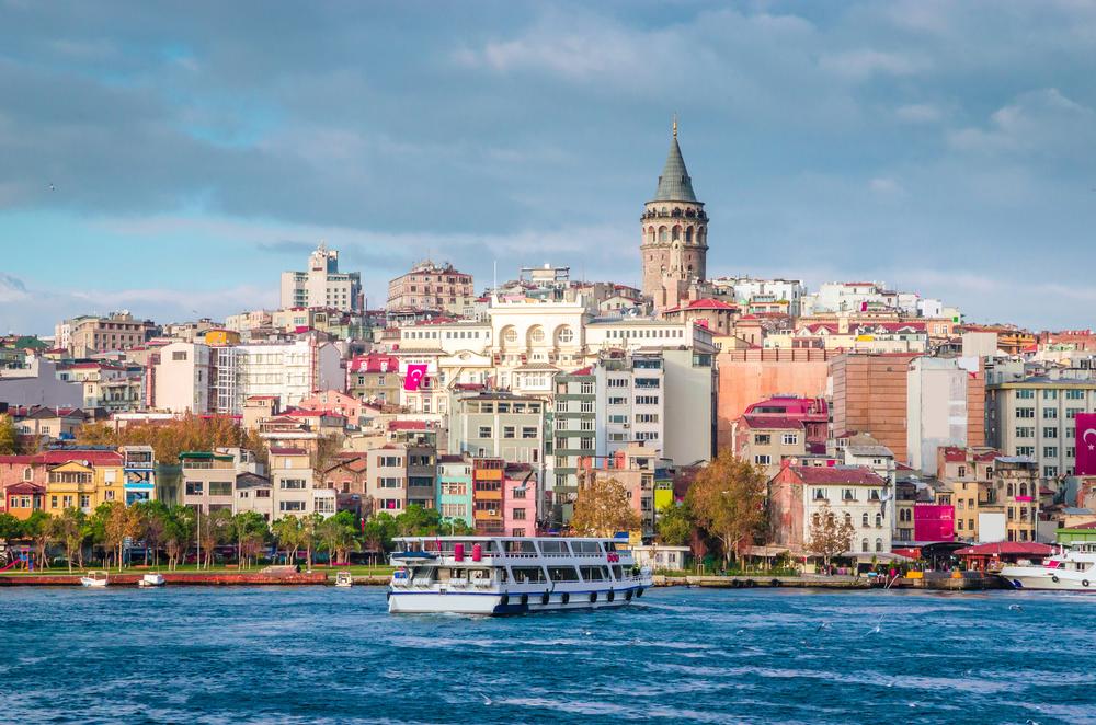 Cross Continents in One Day: Explore the Magic of Istanbul’s Streets and Bazaars