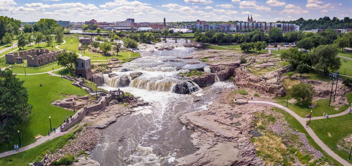 Falls in Sioux Falls, South Dakota and Falls Park
