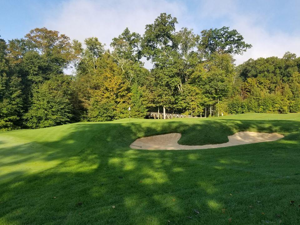 Play scenic golf at the Lake of Isles