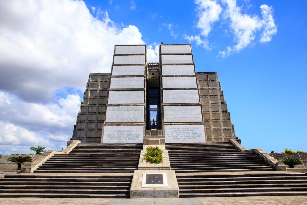 Visit the Monumental Columbus Lighthouse in Santo Domingo