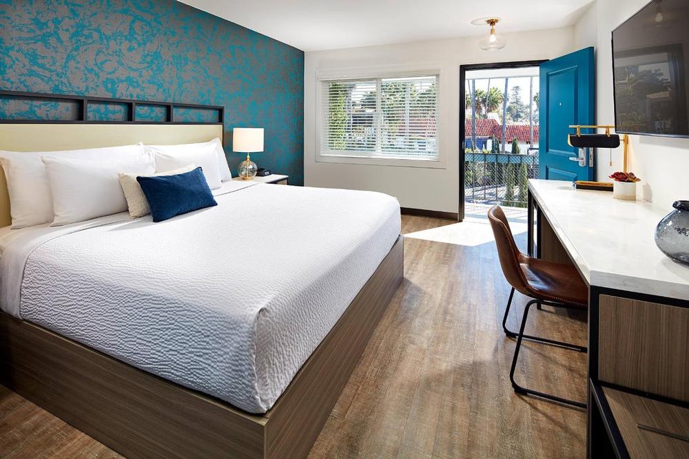 Stay Stylish and Simple at The Shoal La Jolla