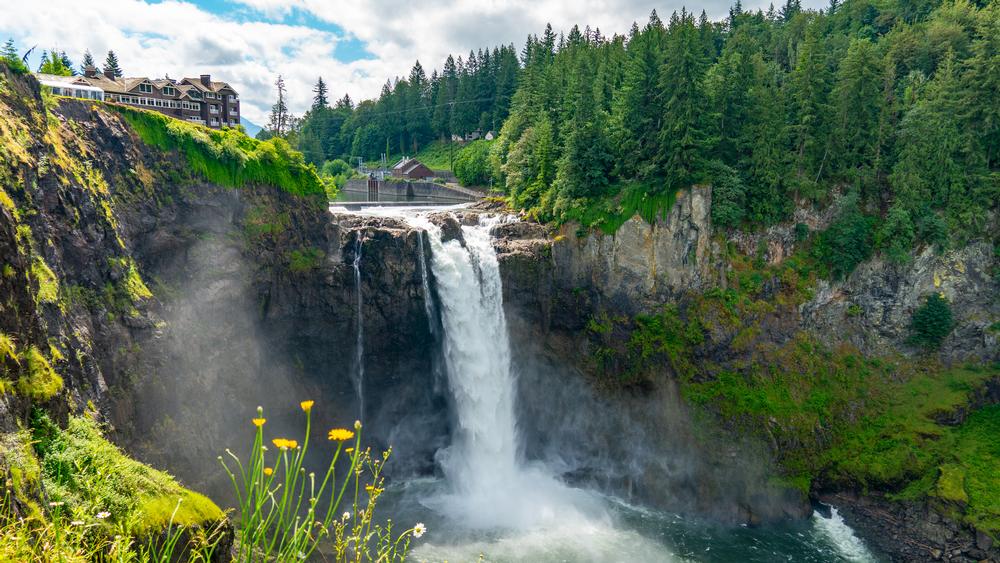 Admire Snoqualmie Falls and unwind in luxury on an easy couples trip.
