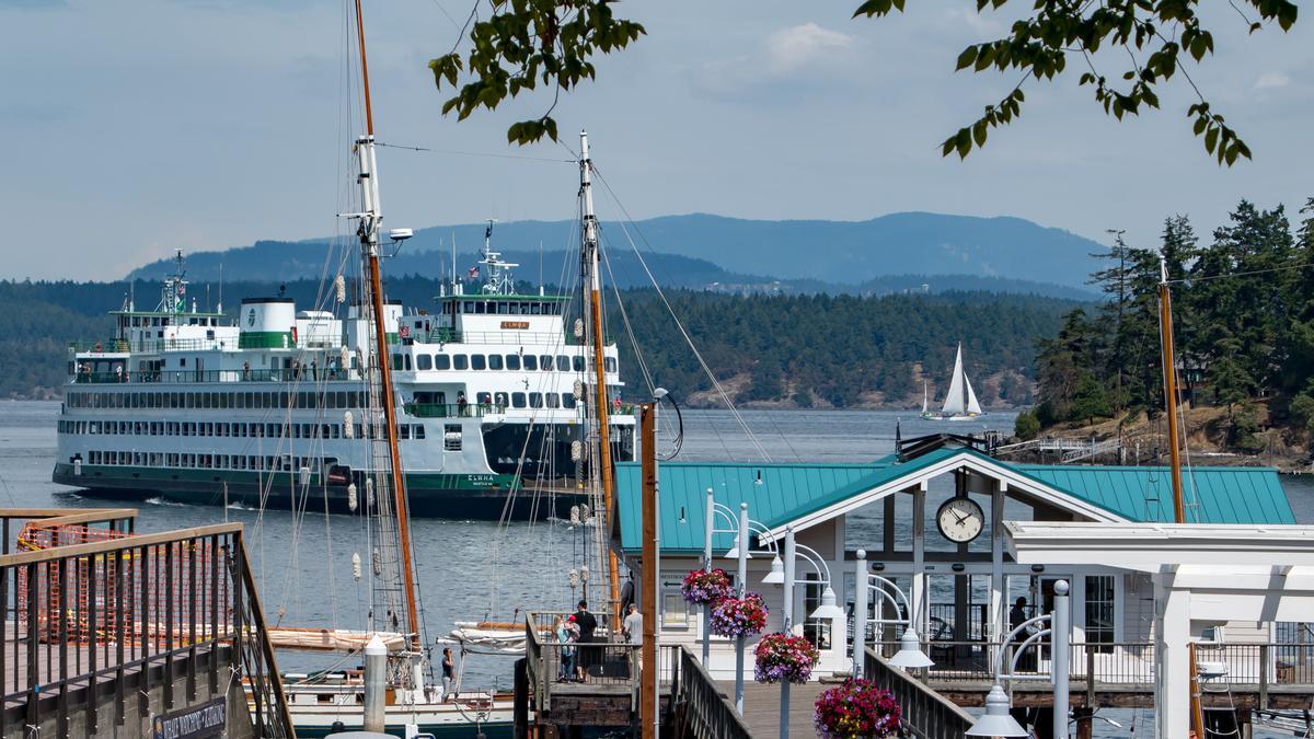 Washington State Ferry boat departing from Friday Harbor