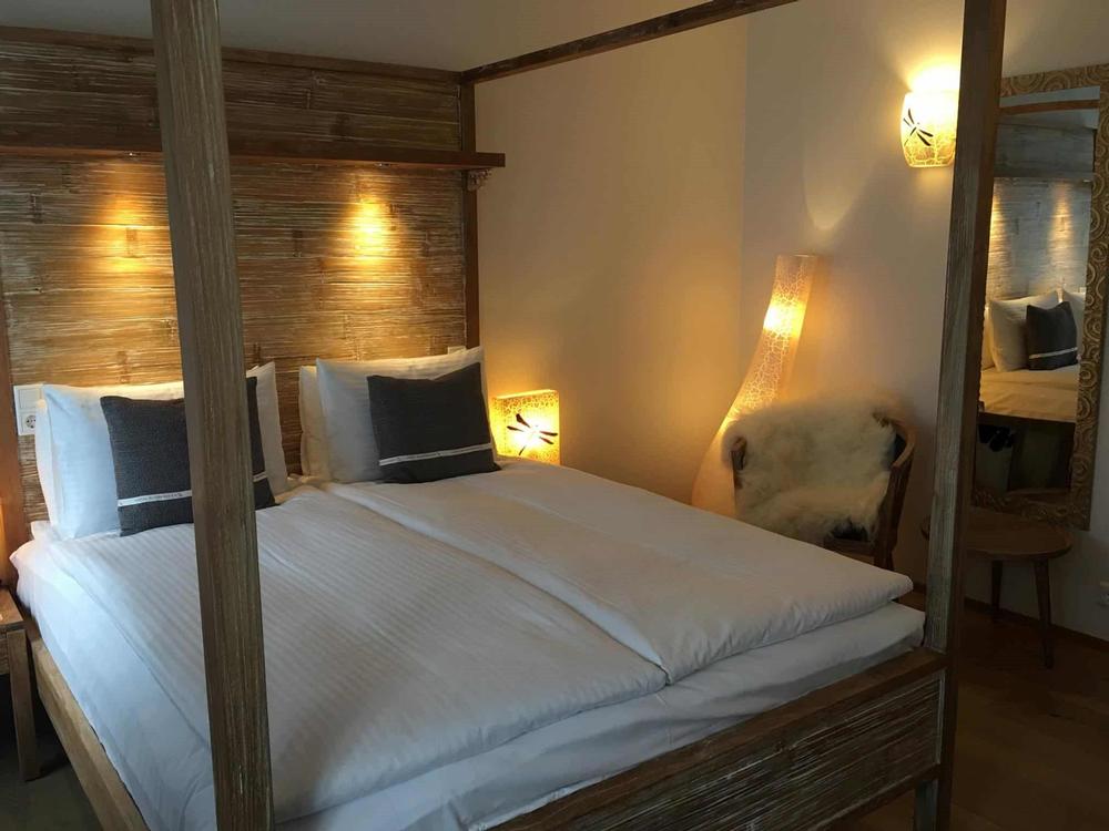 Find Your Eco-Chic Haven: Relax in Style at Eyja Guldsmeden Hotel