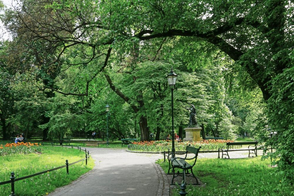 Stroll Peacefully Along the Green Belt of Planty Park