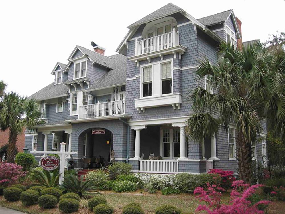 Stay Timeless at Riverdale Inn