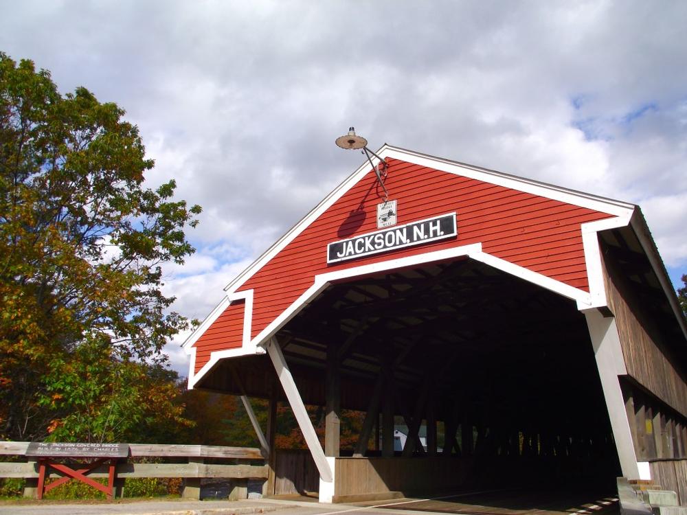 Snap a Classic Photo at the Iconic Honeymoon Bridge