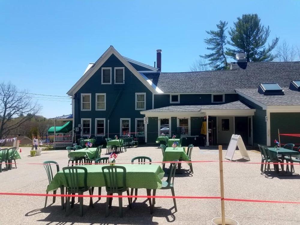 Grab a Pint and Pub Fare at The Shannon Door Pub and Restaurant