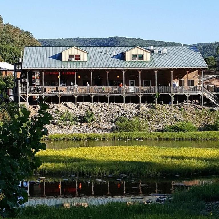 If You’re Hungry for Comfort, Dine at Greenbrier Grille and Lodge