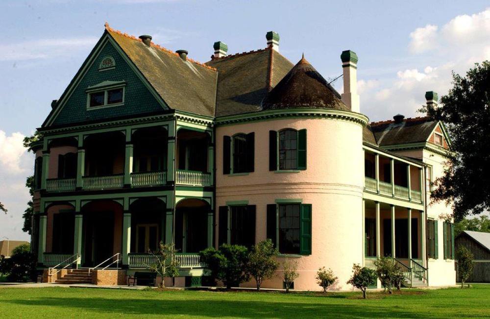 If You Love Southern Heritage, Tour the Southdown Plantation and Museum