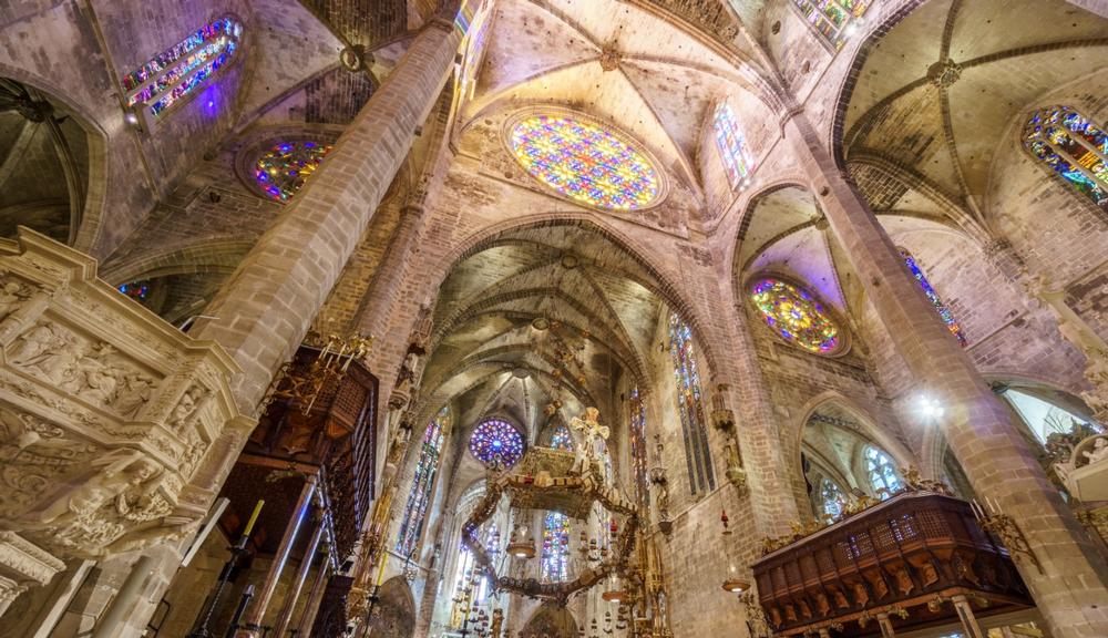 Marvel at Gothic Grandeur in the Catedral de Mallorca