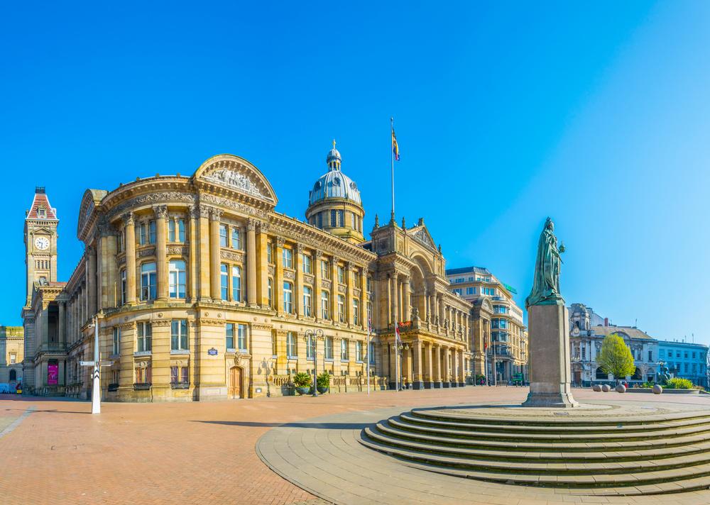 Immerse Yourself in Pre-Raphaelite Art and Local Heritage at Birmingham Museum and Art Gallery