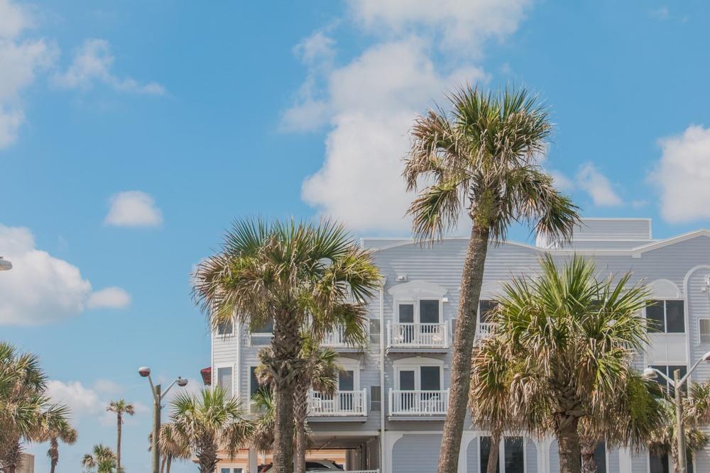 Wake to the Waves at Seaside Amelia Inn