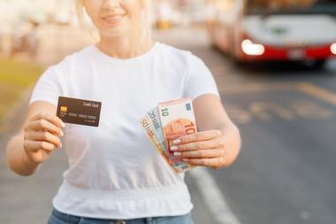 Using Credit Cards, US Dollars or Other Currencies in France