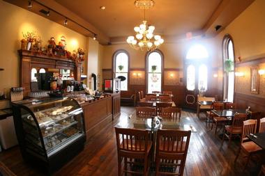 Dining & Amenities