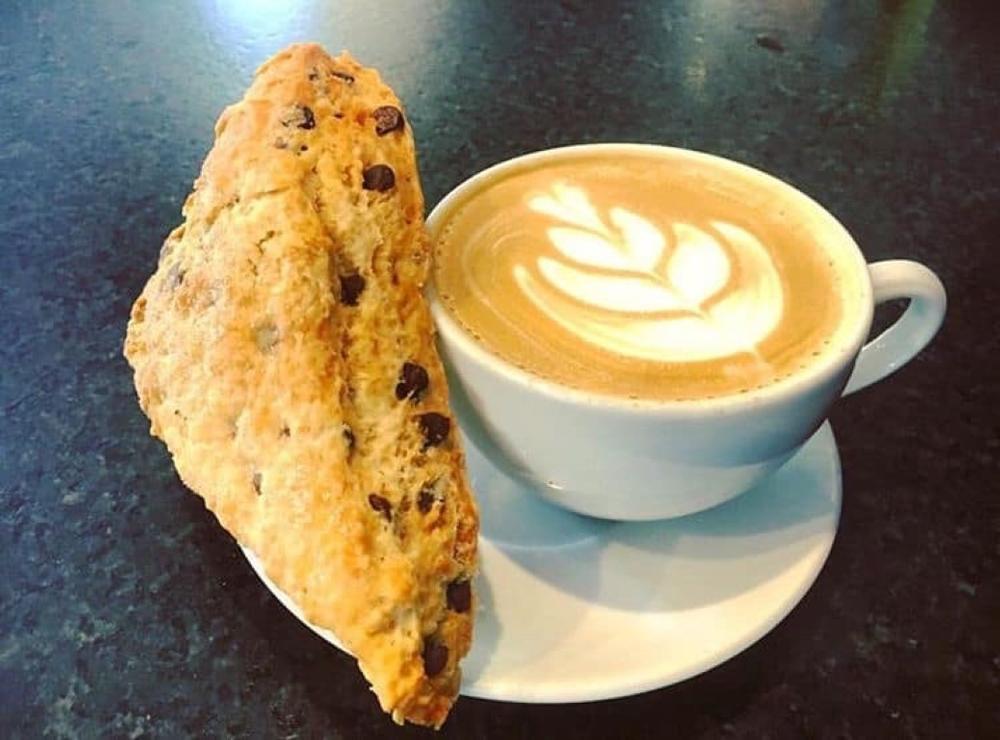 Sip, Snack, and Chill: Embrace the Artsy Vibe at Curia on The Drag