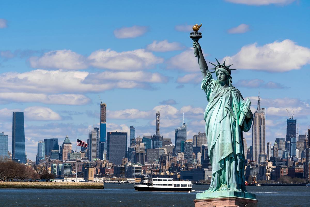 New York Media Boat