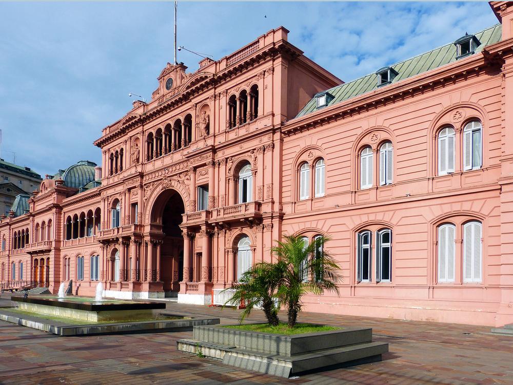 Stand in the Shadow of Power at Casa Rosada