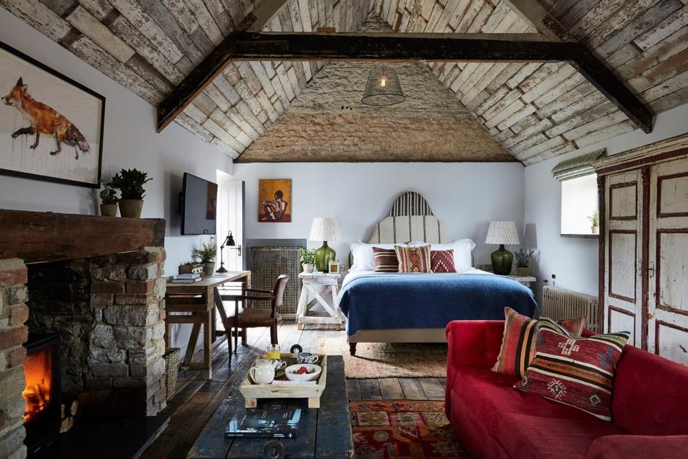 Stay Where Art Meets Atmosphere at Artist Residence Cornwall