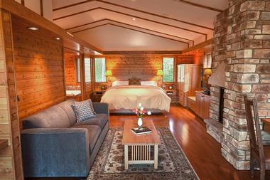 Rooms & Suites