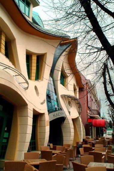 The Crooked House (Krzywy Domek)