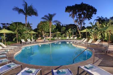 Resorts Near Me: Paradise Point Resort & Spa