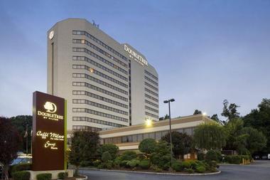 DoubleTree by Hilton Hotel Fort Lee - George Washington Bridge