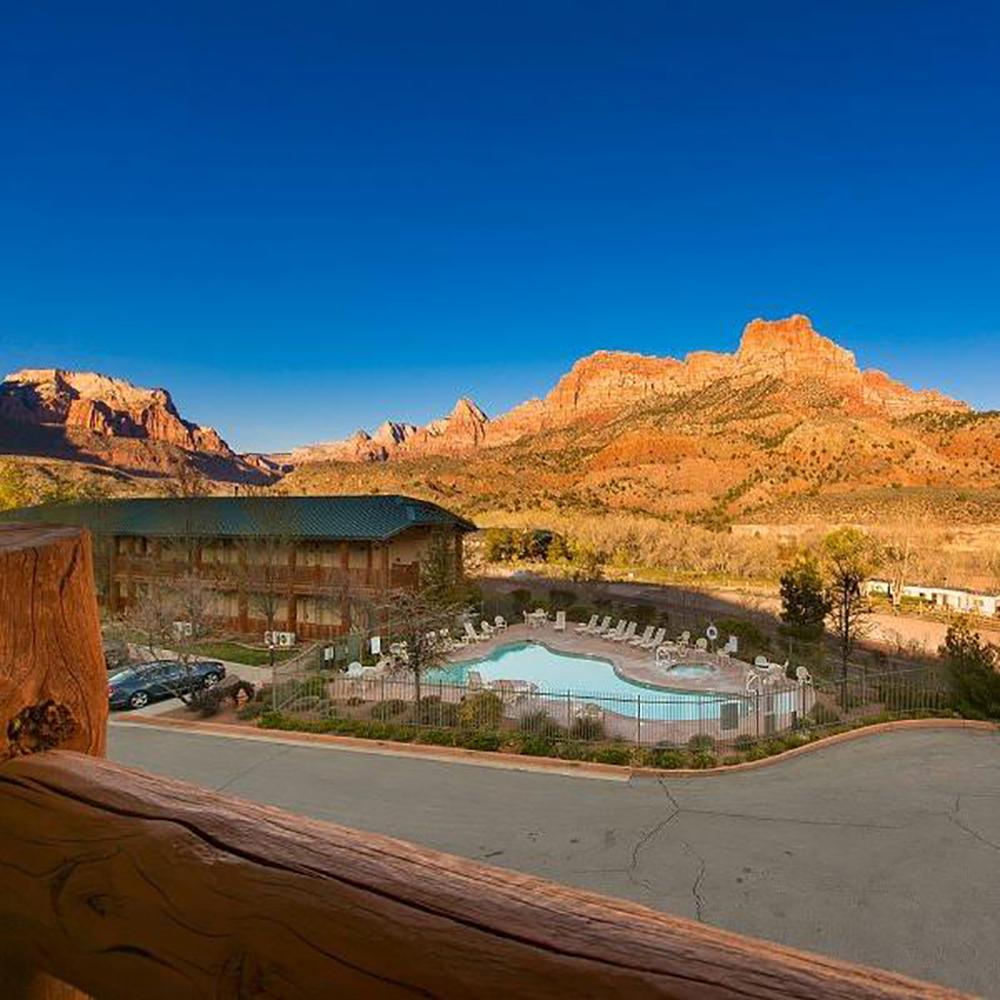 Wake to Epic Scenery and Comfort at Hotel De Novo Springdale