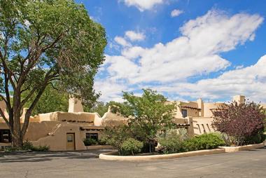 Sagebrush Inn & Suites