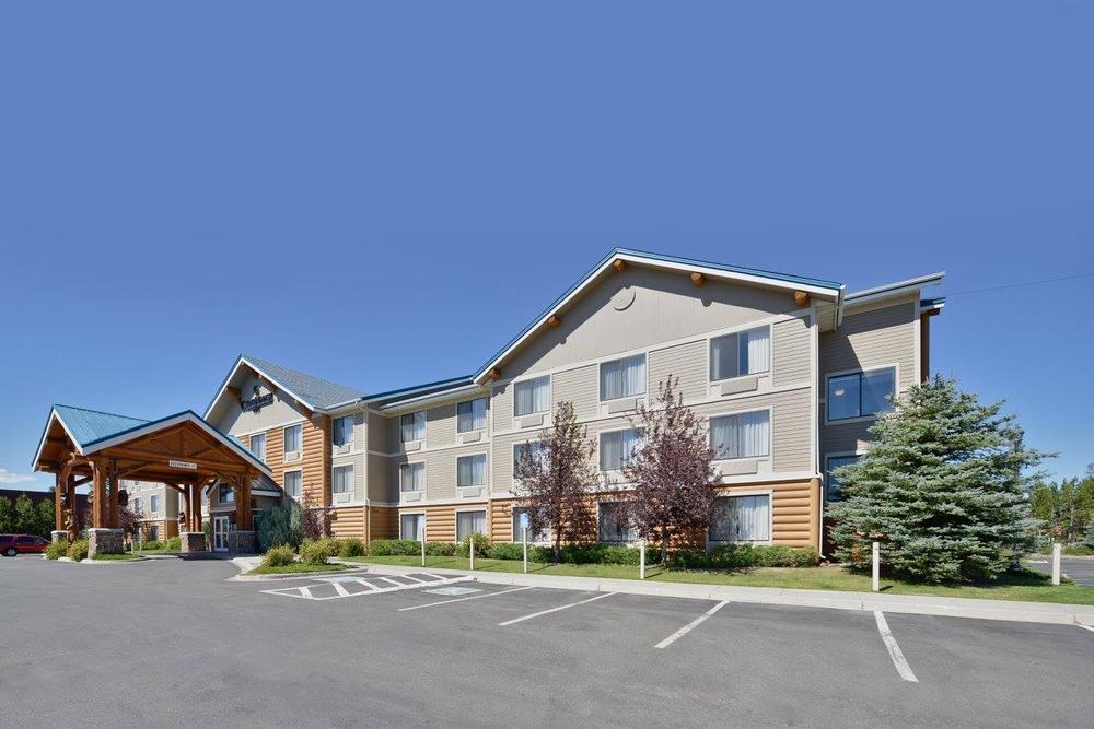 If You Need a Simple Launchpad, Stay at ClubHouse Inn West Yellowstone