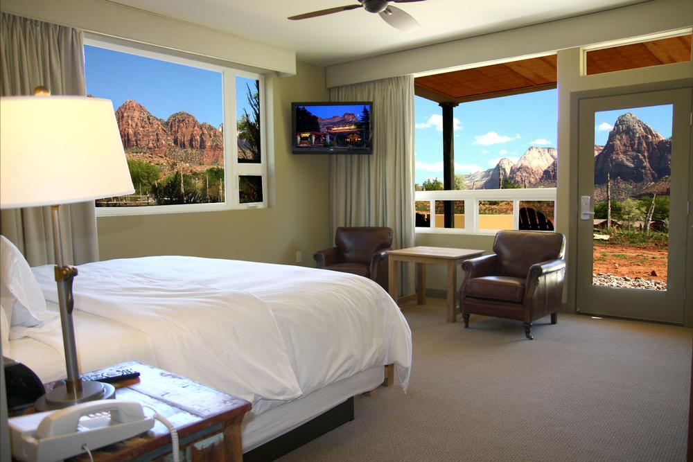 If You Crave Peaceful Vibes and Big Views, Book Driftwood Lodge
