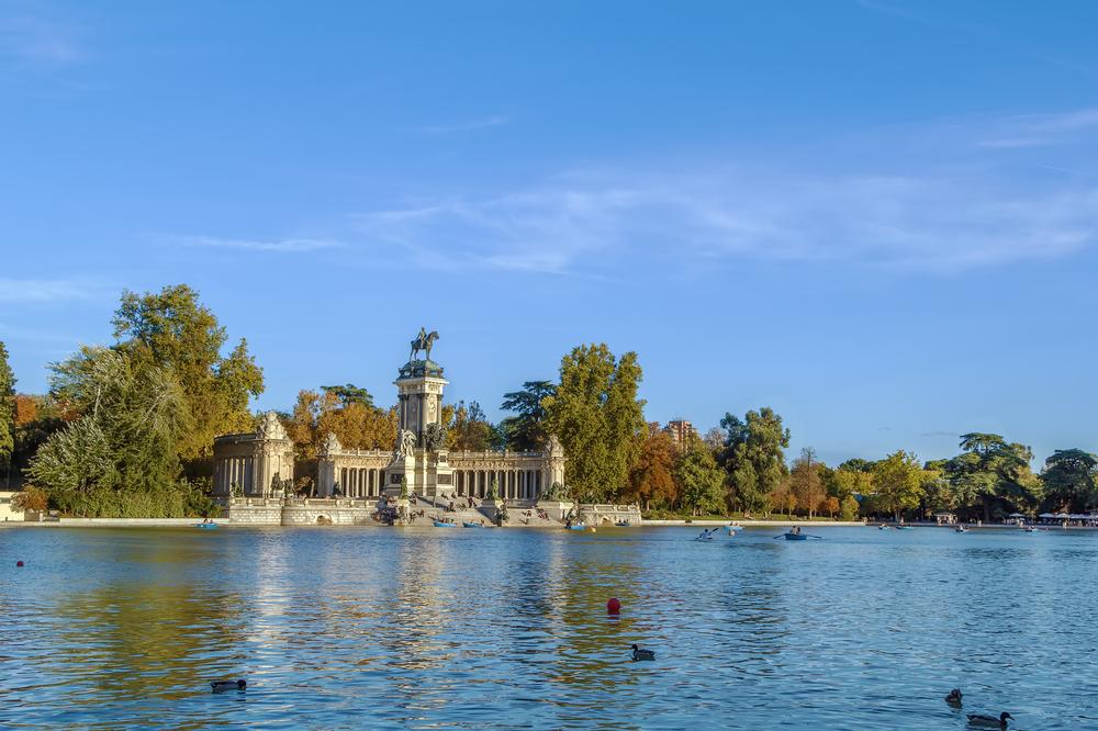 Stroll, Paddle, and Picnic in the Serene Buen Retiro Park