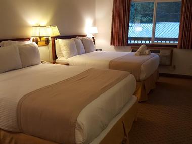 Rooms & Suites