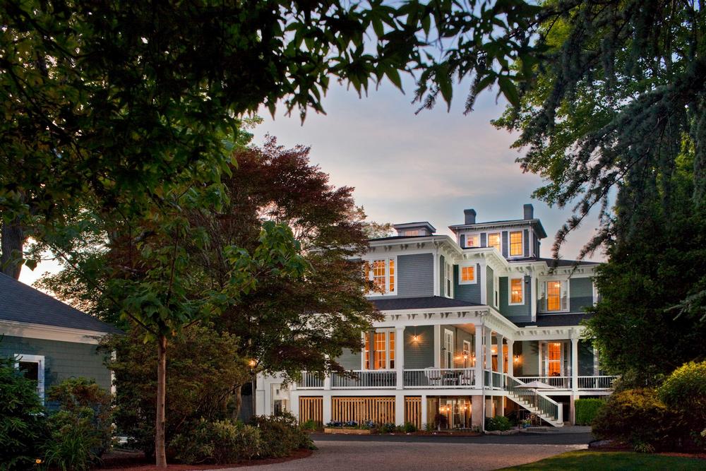 Visit this charming inn and enjoy a peaceful spring escape with couples.