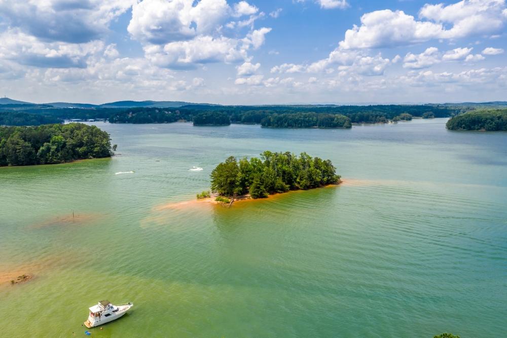 Relax on sandy beaches and go boating on this scenic reservoir in summer.