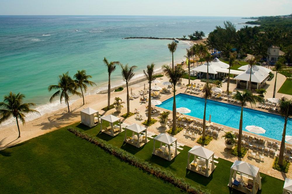 Savor resort dining and explore beachside attractions on an easy trip.