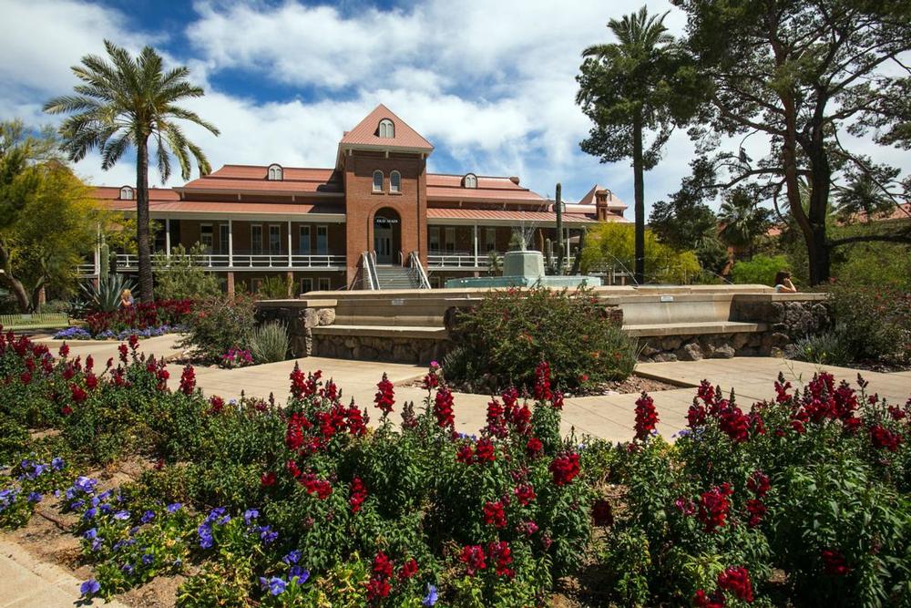 Savor Arizona Terroir at Carlson Creek’s Stylish Scottsdale Tasting Room