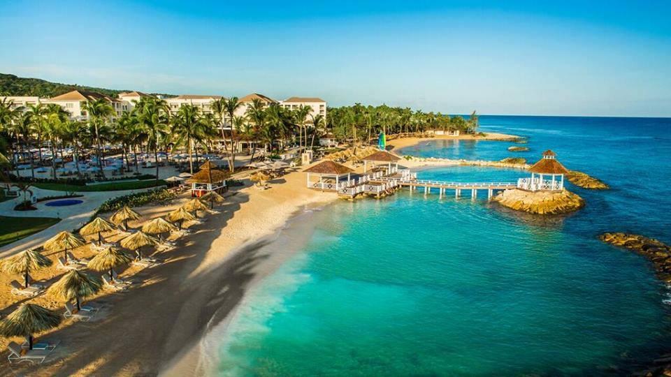 Visit for luxury fun and savor all-inclusive dining with couples or family.