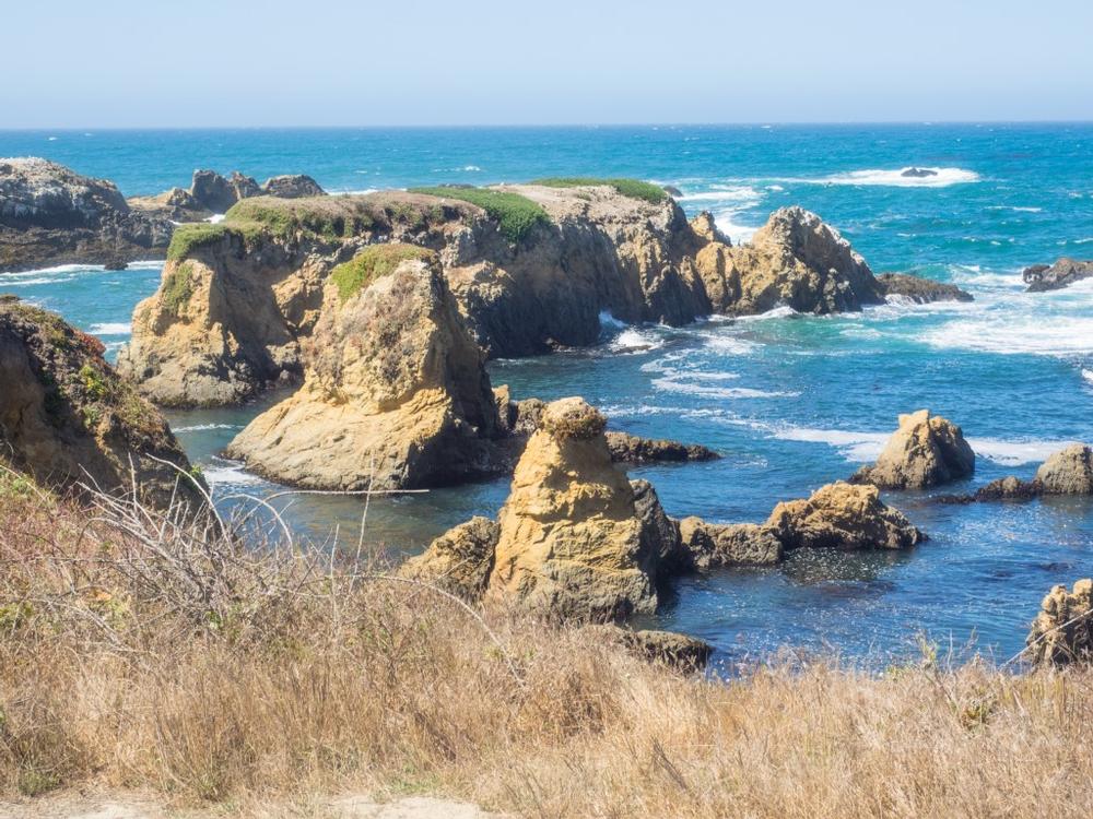 See cliffside views and explore coastal trails on a peaceful couples retreat.