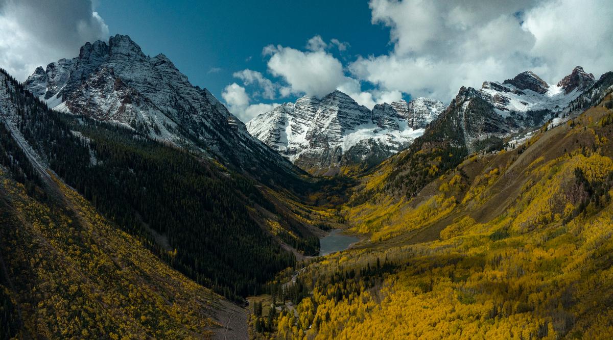 This is what Maroon Bells scenery looks like in the fall