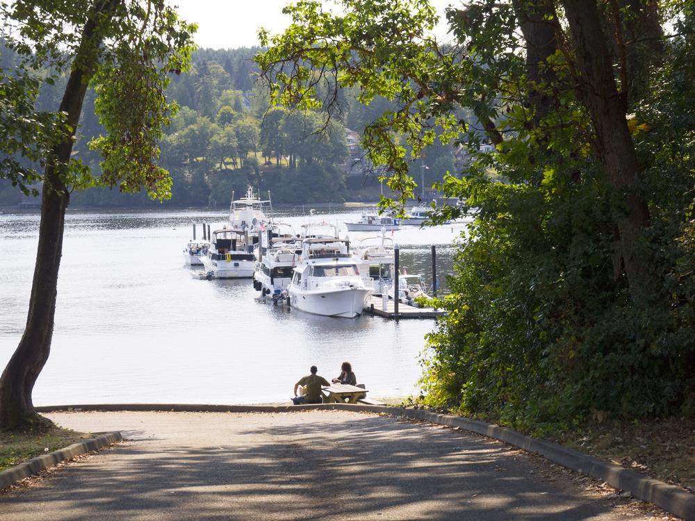 Escape to Bainbridge Island: Stroll, Sip, and Savor the Charm